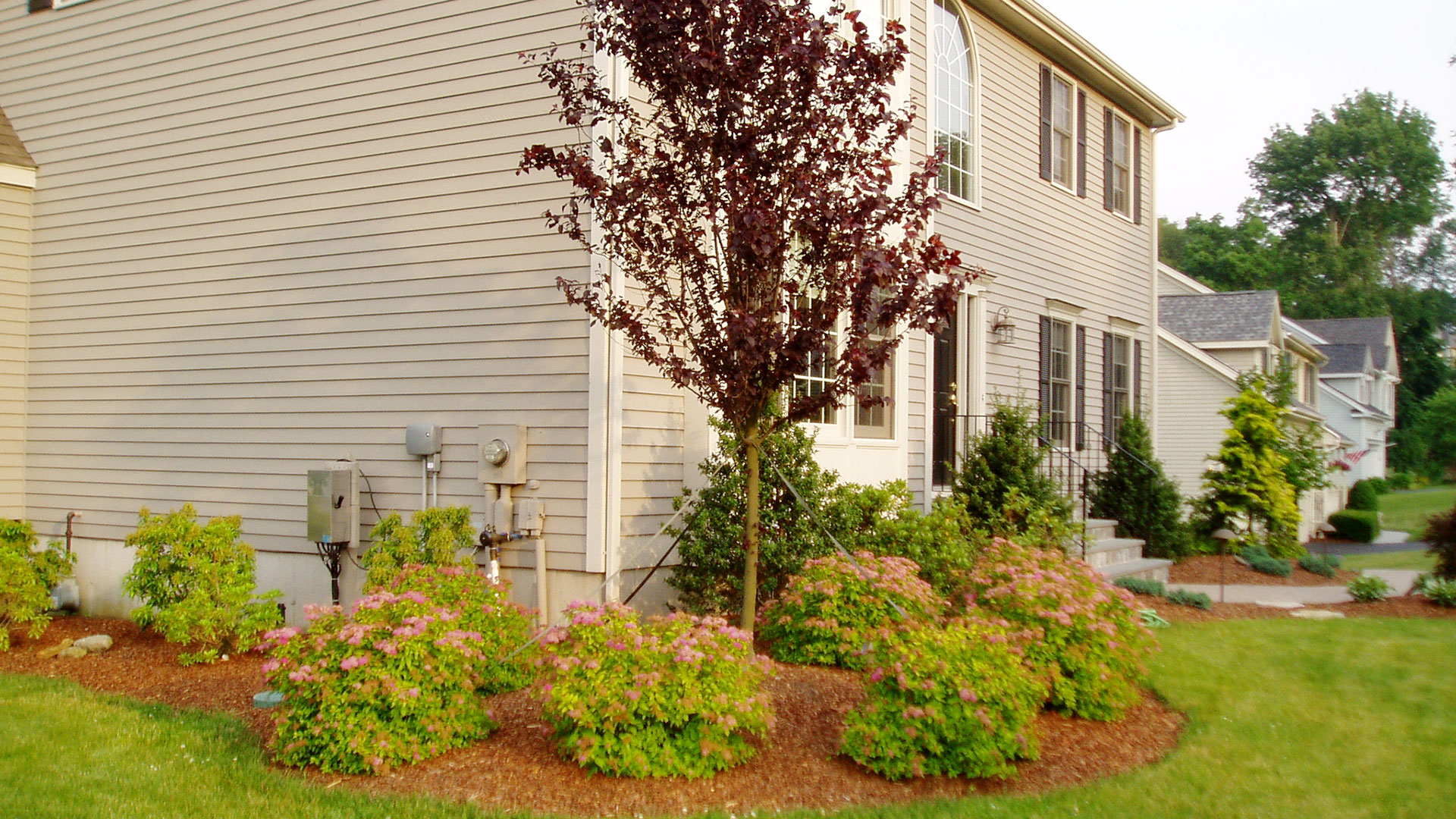 Front Yard Landscaping Ideas by a Trumbull CT Landscaper